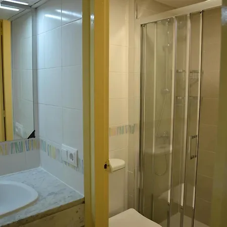 Acogedor En La Playa Con Acceso Directo Al Mar Y Piscina En - Es-323-22 *