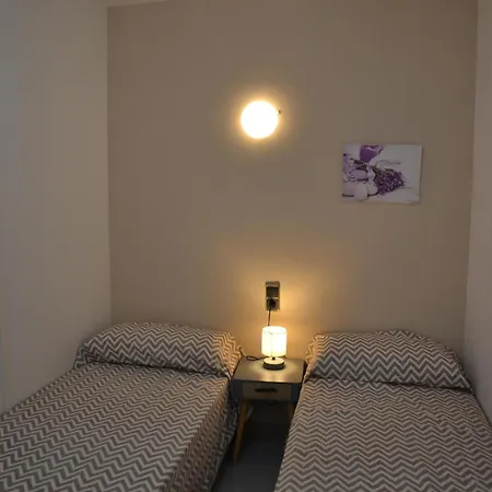 Acogedor En La Playa Con Acceso Directo Al Mar Y Piscina En - Es-323-22