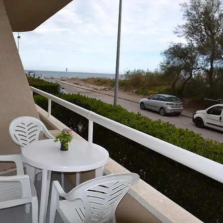 Acogedor En La Playa Con Acceso Directo Al Mar Y Piscina En - Es-323-22